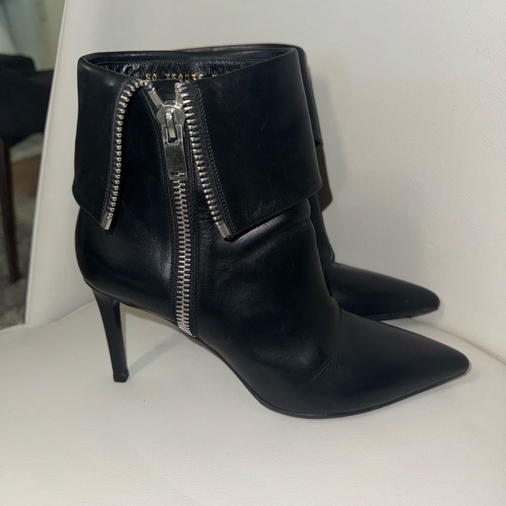 YVES SAINT LAURENT Black Leather Pointed Toe Zip Ankle Boots Size 8/38